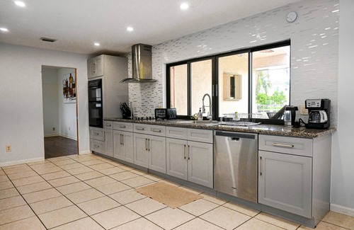 South Lake House | Waterfront 5 bedrooms & loft Private Pool Gorgeous Views and 2 Kayaks