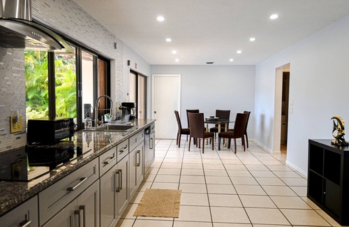 South Lake House | Waterfront 5 bedrooms & loft Private Pool Gorgeous Views and 2 Kayaks
