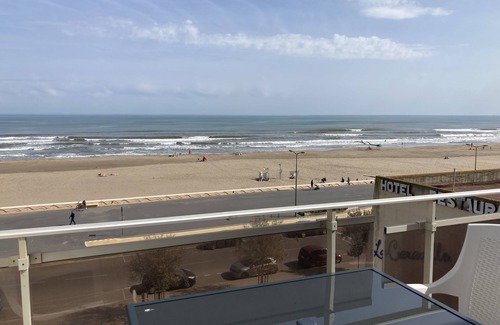 Narbonne-Plage Apartment | Waterfront, 58 m² air-conditioned apartment with double balcony
