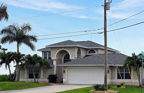 Burnt Store House | Waterfront 5BR Cape Coral Home w/Pool, Dock, Spa – Fisherman’s Paradise!
