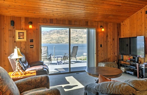 Wilbur House | Waterfront 5BR Hanson Harbor House w/Sauna & Decks!
