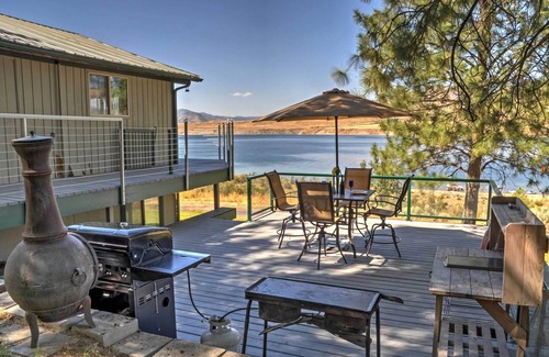 Wilbur House | Waterfront 5BR Hanson Harbor House w/Sauna & Decks!