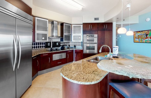 Orange Beach East Condo | Waterfront 6th-floor condo with balcony, in/outdoor pools, sauna, gym, hot tub