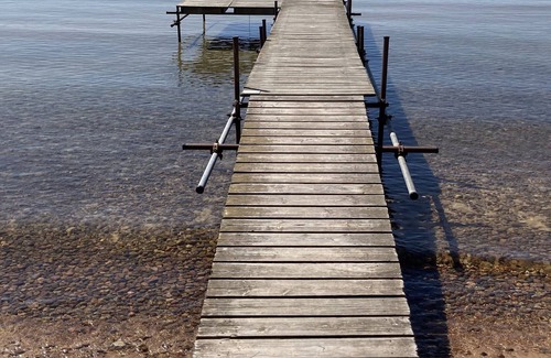 Motala House | Waterfront accommodation for 2 people. Relax in this peaceful accommodation.