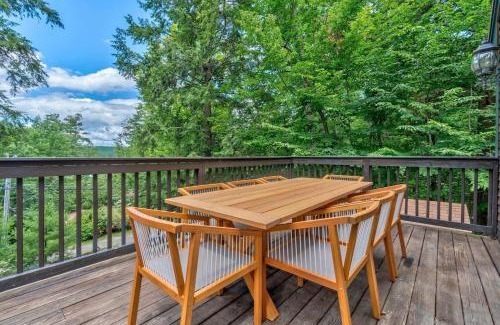Gray House | Waterfront Access with Kayaks Private Deck and a Firepit