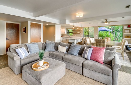 Allyn-Grapeview House | Waterfront Allyn Retreat w/Guest House & Beach!