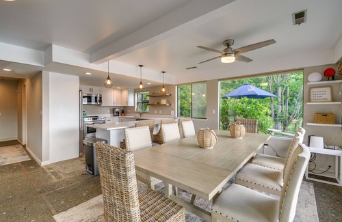 Allyn-Grapeview House | Waterfront Allyn Retreat w/Guest House & Beach!