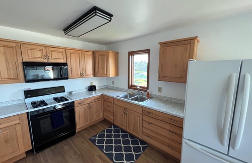 Barbeau Apartment | Waterfront and freighter views with optional dock space