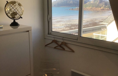 Trebeurden Apartment | Waterfront apartment on Trebeurden's Tresmeur beach.