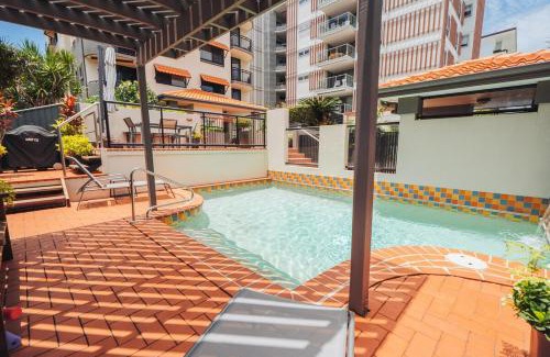 Maroochydore House | Waterfront Apt Maroochy River