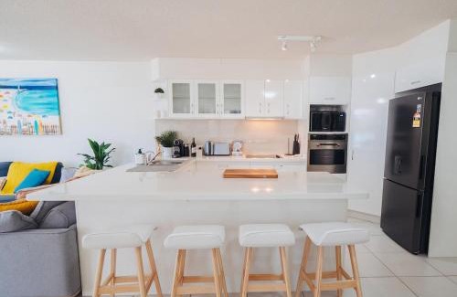 Maroochydore House | Waterfront Apt Maroochy River