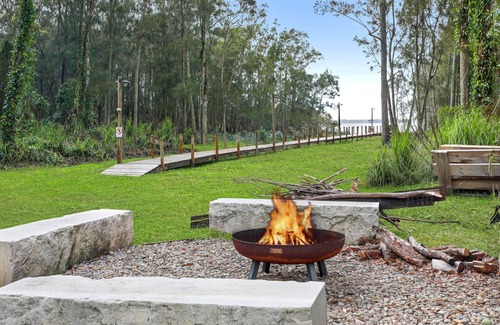 St. Georges Basin House | Waterfront Getaway, Pet Friendly – 1 Night Stays!