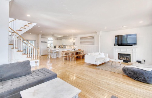 Crystal Beach House | WATERFRONT Beach House Just Steps From Private Side of Crystal Beach