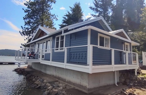 Newman Lake House | Waterfront beach cottage! Sandy beach, fish from deck, 3 kayaks, 2 standup PB