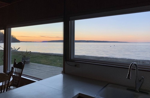 Langley House | Waterfront Beach House Getaway on Whidbey Island