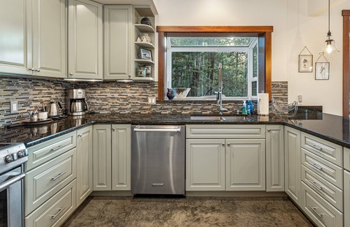 Friday Harbor House | Waterfront! Beach Access! (HBH)