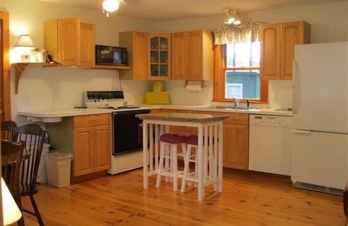 Bremen Cottage | Waterfront ! Beautiful *Biscay Sunsets*Swim, Boat, Fish,Fun