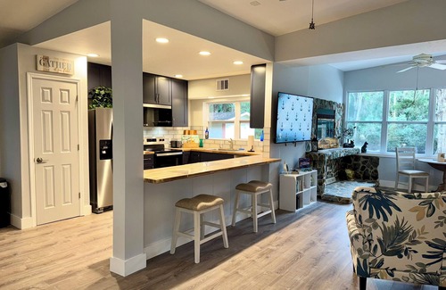 Homosassa House | WATERFRONT Beautiful Inside and Out! Kayaker’s Paradise Fishing Manatees