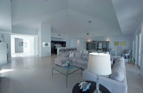 Alice Town House | Waterfront Bliss: Modern & Luxurious 4 Bedroom Home in Bimini, Bahamas