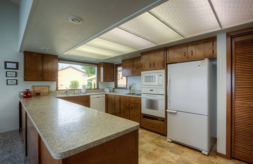 Gig Harbor House | Waterfront Bliss with Panoramic Views, Beach Access, and Paddleboards!