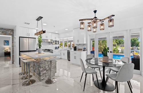 Cypress Lakes House | Waterfront | Boat Rental | Heated Pool | Sleeps 10