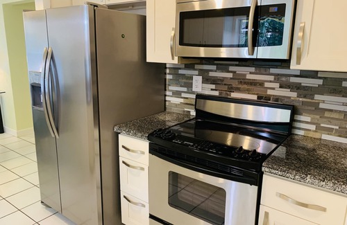 Deerfield Beach Apartment | Waterfront Bungalow, walk to beach, boating and restaurants