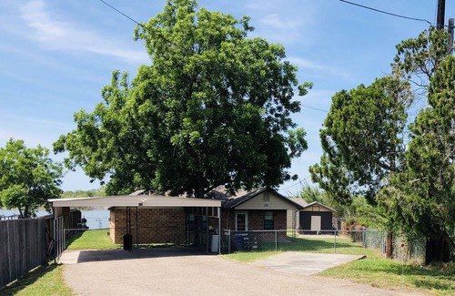 Lake City House | Waterfront Cabin near Lake Corpus Christi State Park