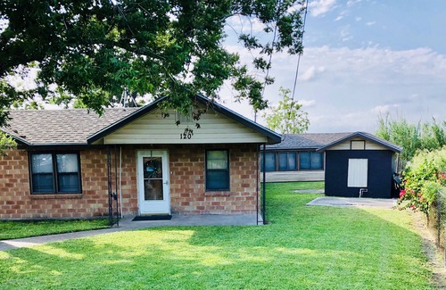 Lake City House | Waterfront Cabin near Lake Corpus Christi State Park