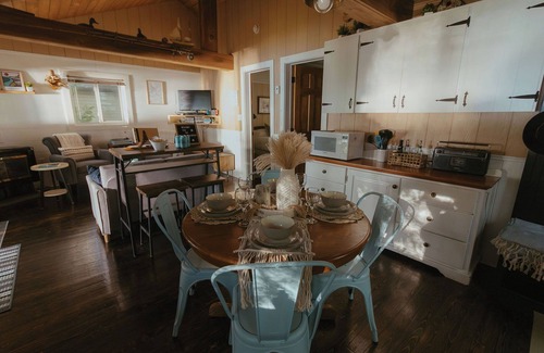 South Bruce Peninsula Cabin | Waterfront Cabin on Boat Lake! 2bed, 1bath, Pet Friendly. A serene getaway!