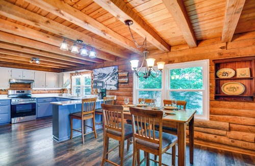Eatonton Cottage | Waterfront Cabin on Lake Sinclair w/Private Dock!