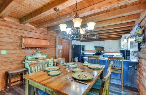 Eatonton Cottage | Waterfront Cabin on Lake Sinclair w/Private Dock!