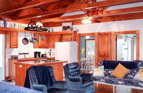 Council Creek South House | Waterfront Cabin on Lake Buchanan with private dock