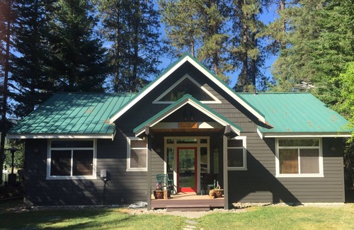 Cusick Cabin | Waterfront Cabin on the beautiful Pend Oreille River.