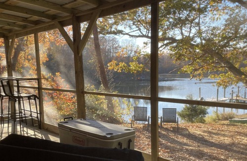 Hollywood Cabin | Waterfront Cabin!