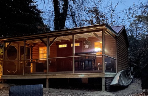 Hollywood Cabin | Waterfront Cabin!