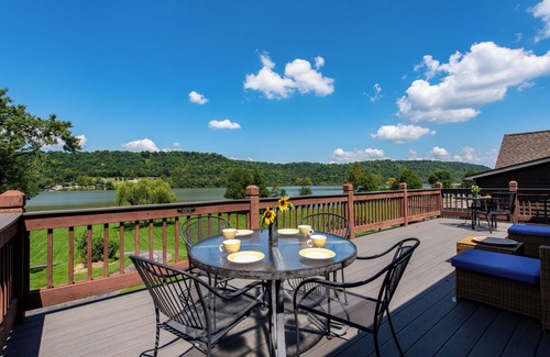 Warsaw House | Waterfront Cabin w/A View! Large Family Retreat + Pet-Friendly