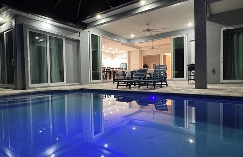 Port Charlotte House | Waterfront Canal House - Port Charlotte with AC and Pool