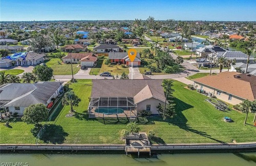 Fort Myers House | Waterfront Canal with Paddle boarding, kayaking, and fishing