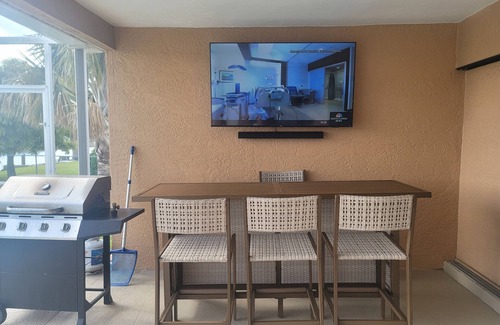 Fort Myers House | Waterfront Canal with Paddle boarding, kayaking, and fishing