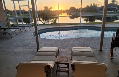 Fort Myers House | Waterfront Canal with Paddle boarding, kayaking, and fishing