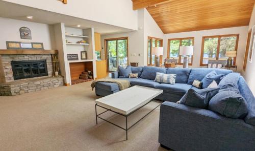 Newbury House | Waterfront Charm on Lake Sunapee