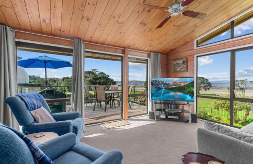 Snells Beach House | Waterfront Charm - Snells Beach Holiday Home