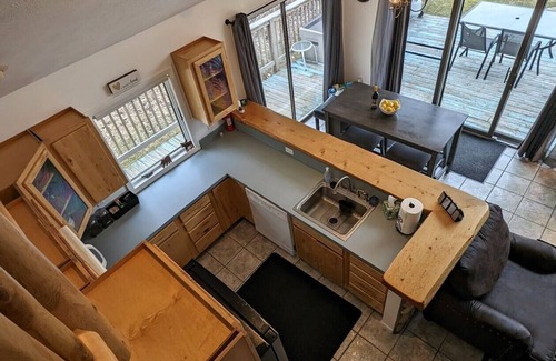 Traverse City House | Waterfront close to Traverse City, Kayaks, Row Boat, Firepit, Dog ok, 8pl