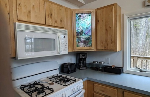 Traverse City House | Waterfront close to Traverse City, Kayaks, Row Boat, Firepit, Dog ok, 8pl