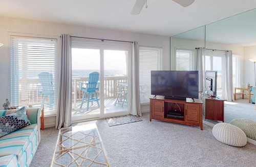 Sunnyside House | Waterfront condo with on-site beach access, pool, & Gulf-view balcony