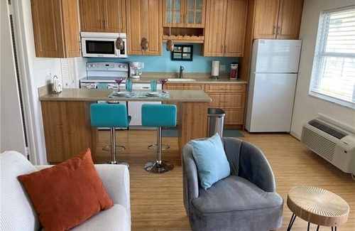 Marco Island Condo | WATERFRONT COMPLEX-SLEEPS 4. WALK TO AREA RESTAURANTS AND SHOPS.