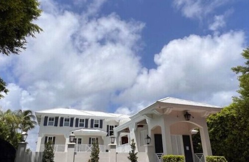 Key Largo House | Waterfront Compound - 65' Dock - perfect for Large Families or Corporate Events