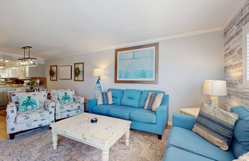 Biltmore Beach Condo | Waterfront Condo with Views, Beach Access, Shared Pools/Hot Tub - Snowbirds OK