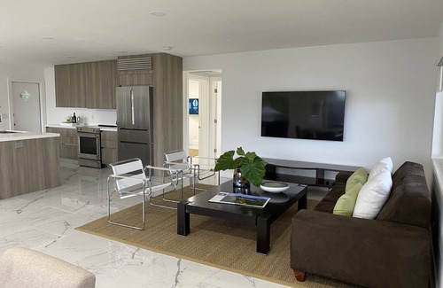 Pinewood Park Condo | Waterfront condo overlooking Palm Beach