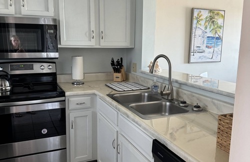 Old Naples Condo | Waterfront Condo, minutes to downtown Old Naples